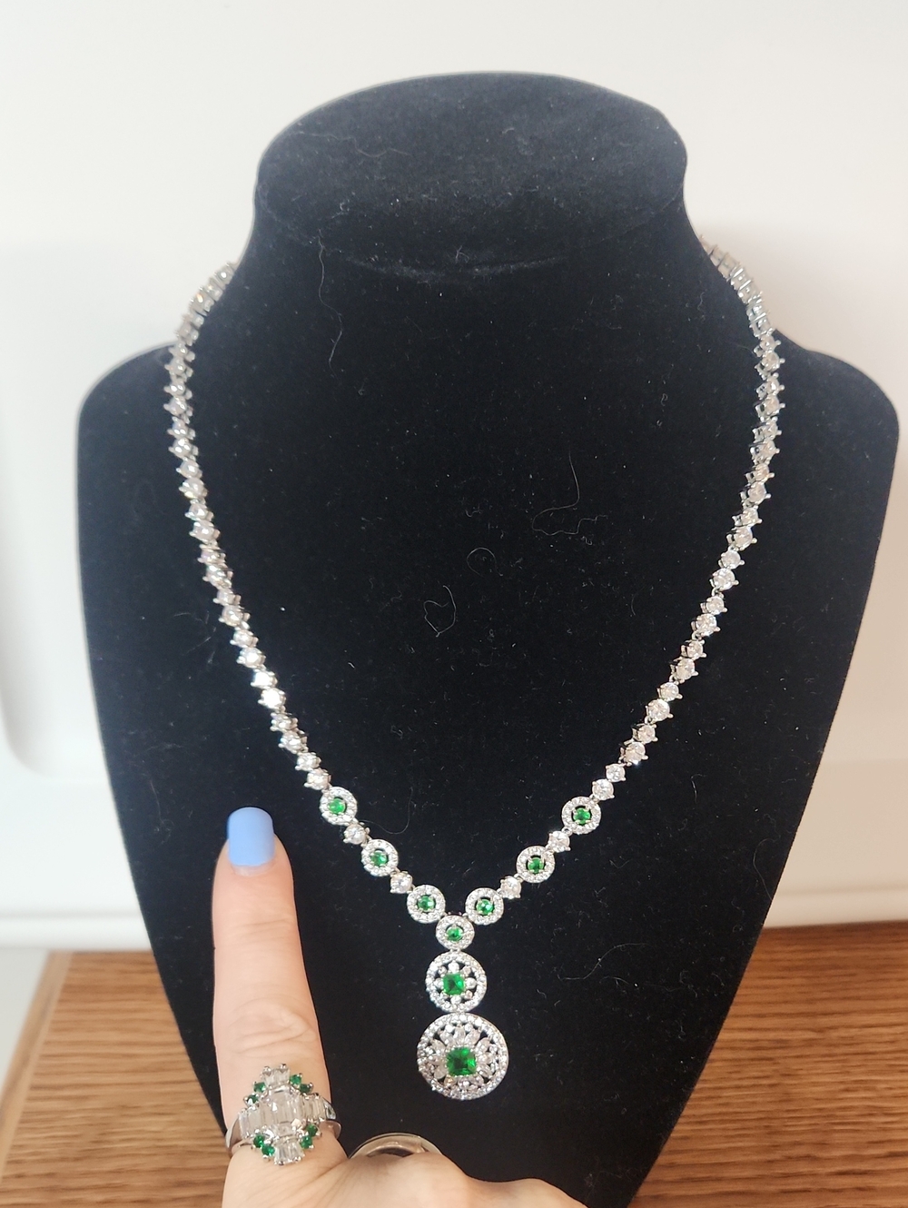 Classic White And Green Rhinestone Necklace And Ring